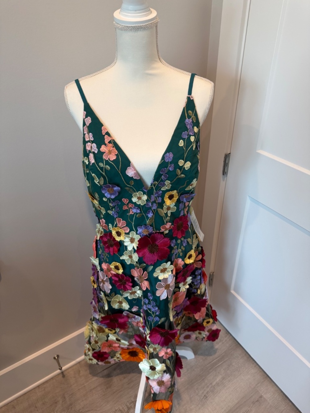 Helsi Mia Floral Embroidered V-Neck Midi Dress Size Large NWT